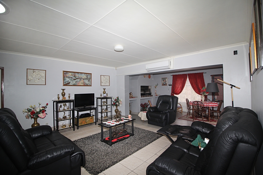 2 Bedroom Property for Sale in Heiderand Western Cape